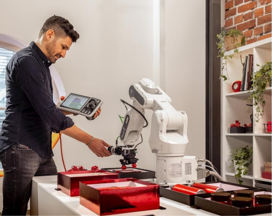 Träffa ABB cobot-experterna. Få skräddarsydda lösningar för dina automationsbehov
